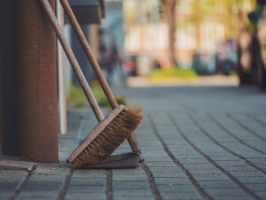 prepping-real-estate-listings-outdoor-cleaning
